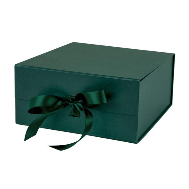Caja de regalo de empaquetado de papel magnético de la caja de papel de la ropa del suéter de la solapa del imán de lujo con la cinta de seda