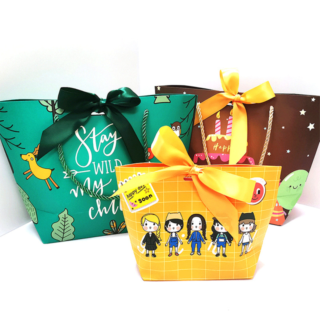Personalice sus propios bolsos de compras de regalo de papel con logotipo con bolso de fiesta de papel encantador de cinta