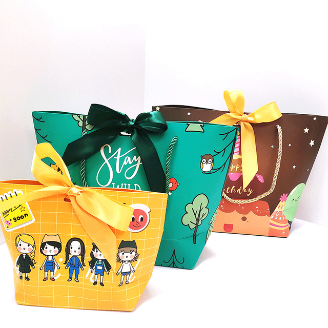 Personalice sus propios bolsos de compras de regalo de papel con logotipo con bolso de fiesta de papel encantador de cinta
