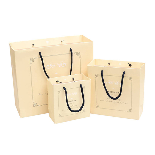 Bolsa de papel de alta calidad para compras, logotipo de lámina UV personalizada, ropa reciclable para compras
