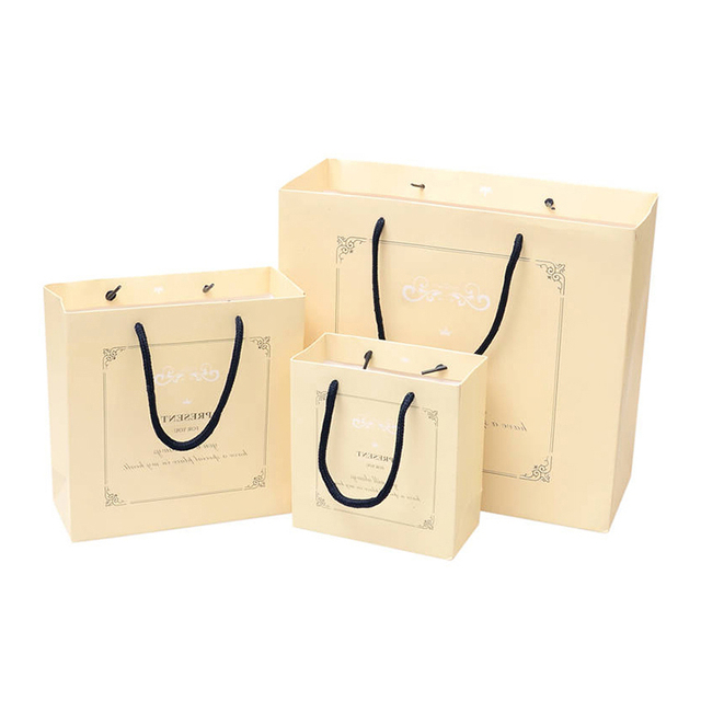 Bolsa de papel al por mayor personalizada, Boutique de embalaje, regalo de compras de lujo personalizado, bolsa de papel Kraft con su propio logotipo