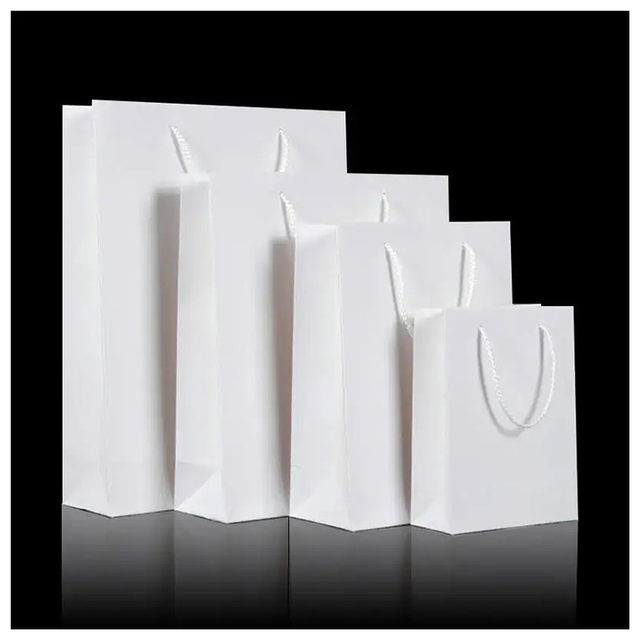 Bolsa de compras de papel artístico con logotipo personalizado, embalaje de bolsa de papel Kraft al por mayor con logotipo en relieve para ropa