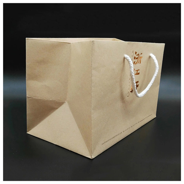 El logotipo personalizado al por mayor imprimió la bolsa de papel colorida de las compras del negro cortado con tintas del nuevo diseño del bolso del regalo